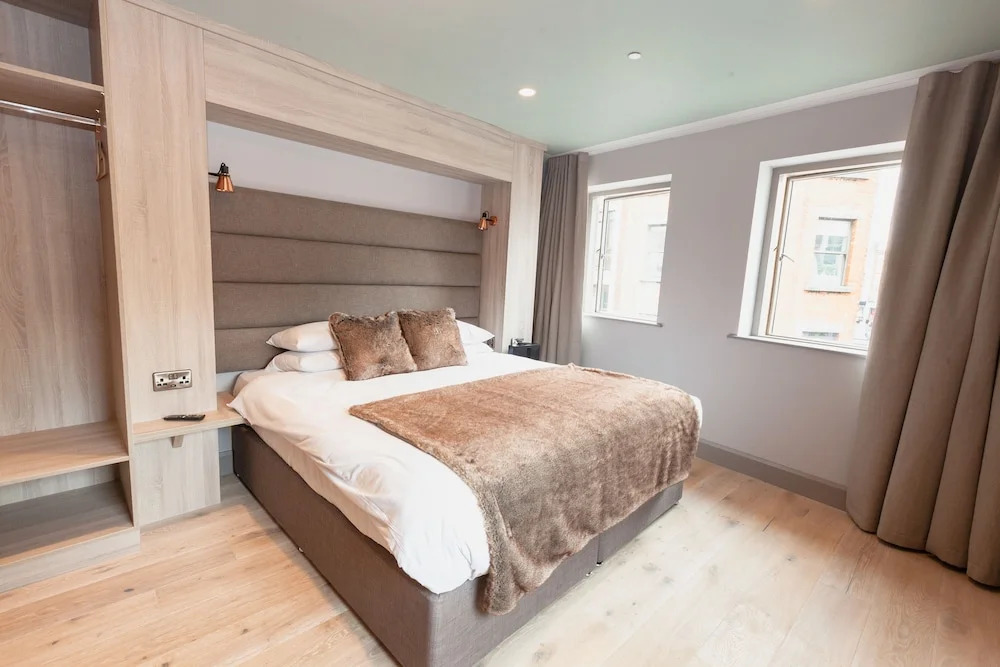 Clarendon Suites