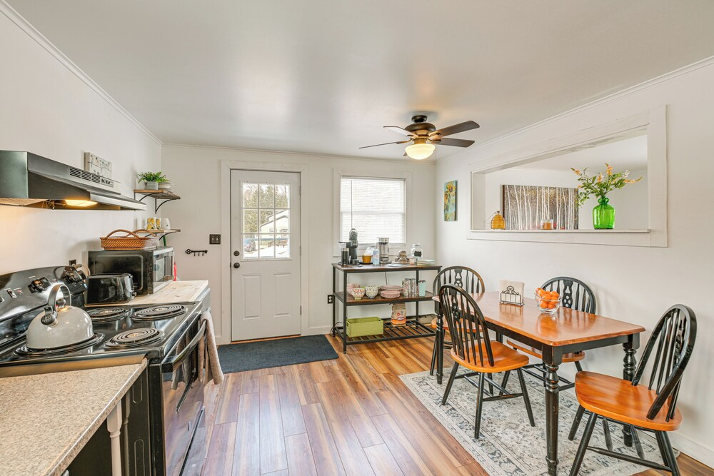 Walk to Restaurants & Markets: Machias Home!