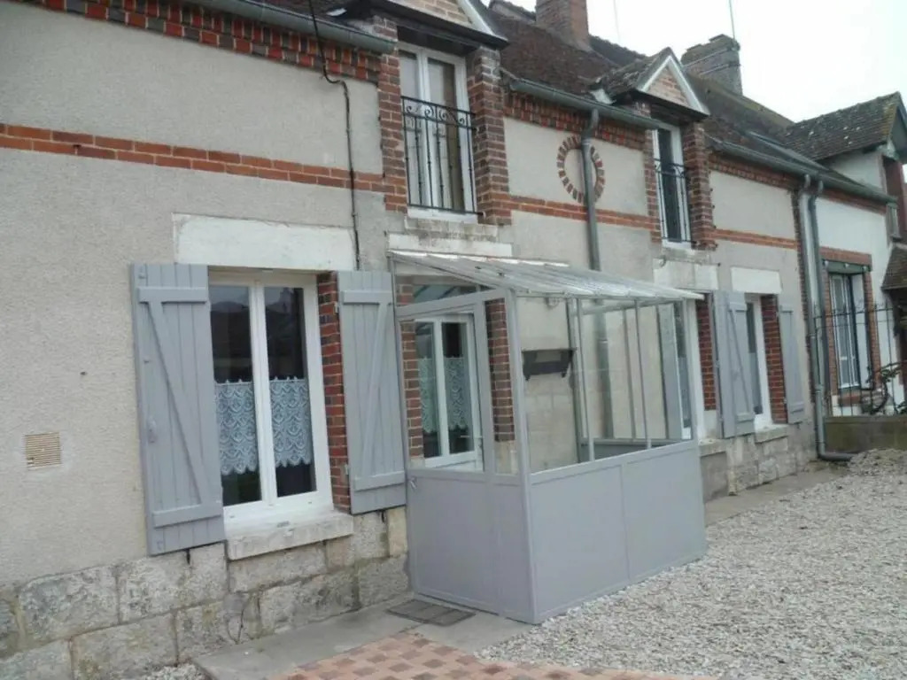 Maison confortable avec cour, proche du Château de La Bussière, idéale pour explorations. - FR-1-590-161