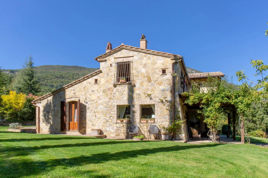 Il Felceto is a beautiful and charming farmhouse that enjoys a privileged position, with a view as f-Il Felceto