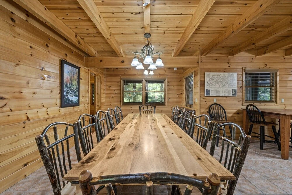 River Lodge 5 Bedroom Home by Redawning
