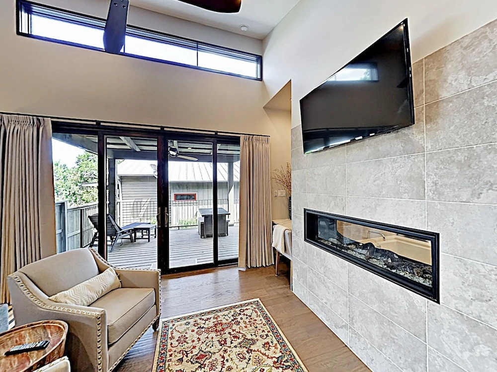 New Listing! Luxe Lake Travis Studio W/ Pool 1 Bedroom Cabin