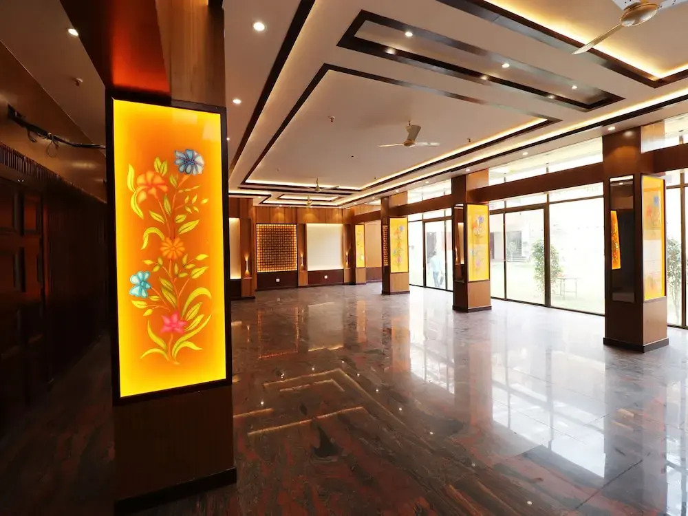 Oyo 36075 Jjk Rukmini Vilas Hotel And Banquet