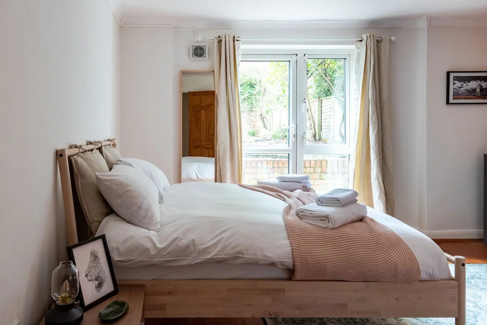 Gorgeous 2 Bed Near Greenwich For 6 Guests