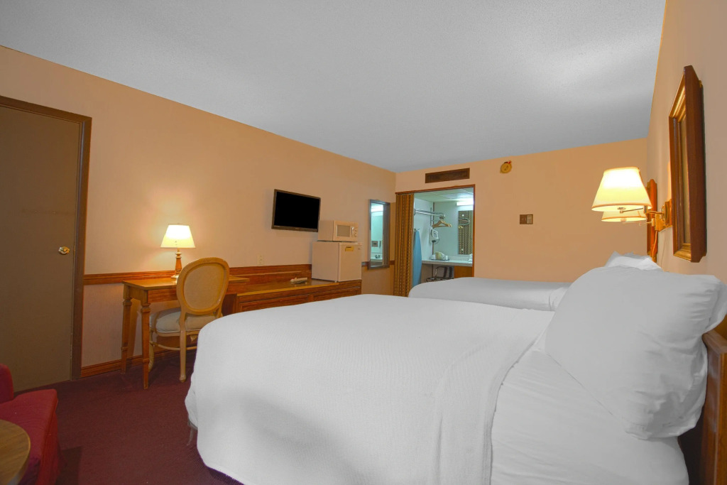 HomeTown Inn By OYO - Liberal, KS