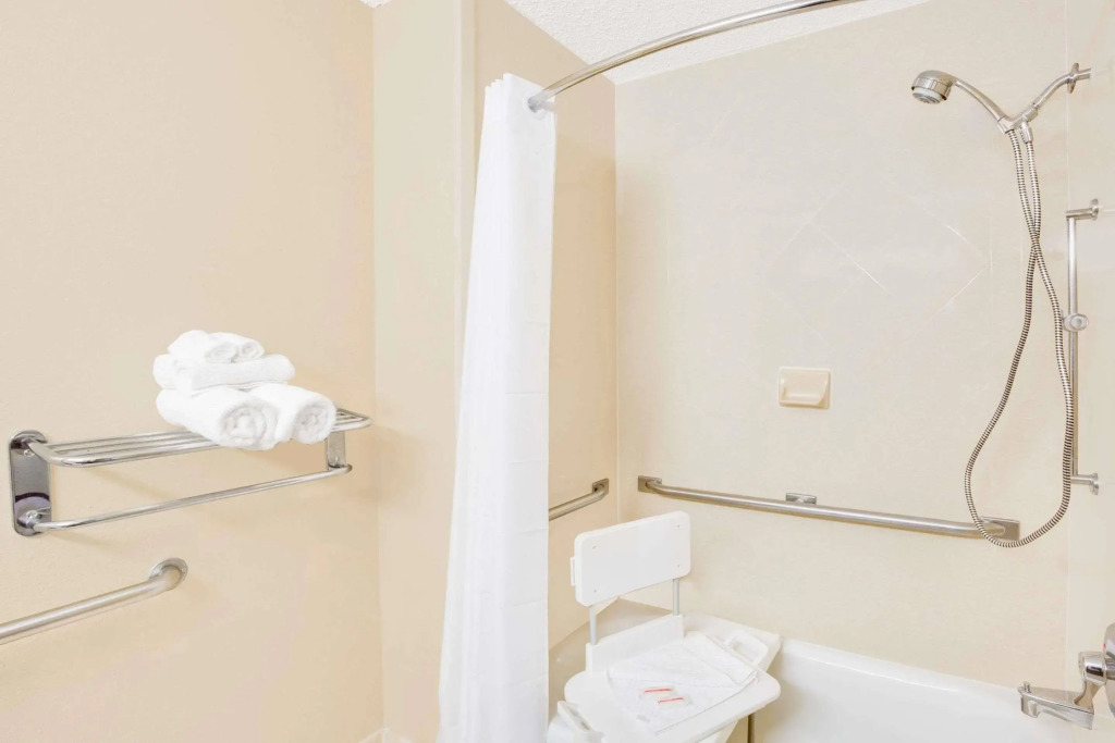 Coastal Inn & Suites