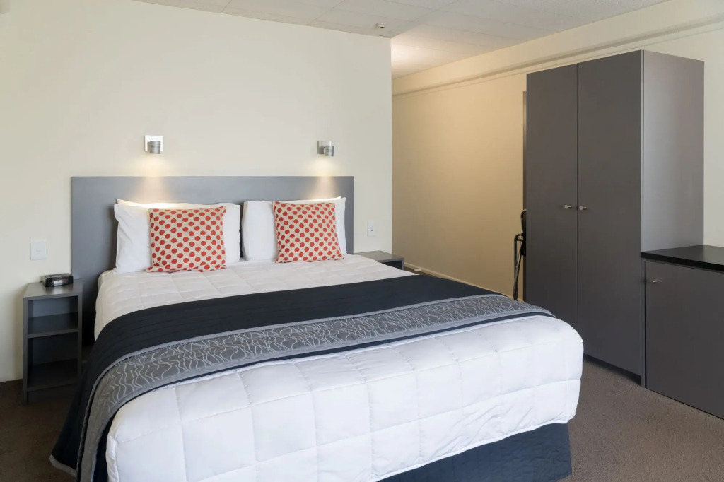 West Plaza Hotel