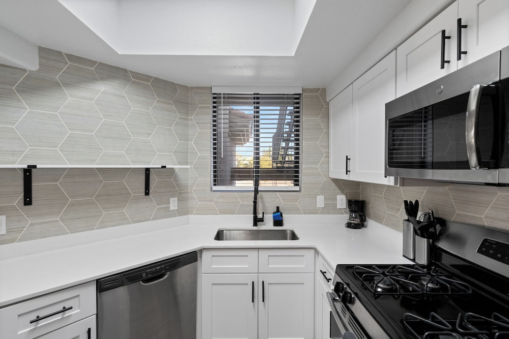 Upscale Stay w Heated Pool 8mins to ASU
