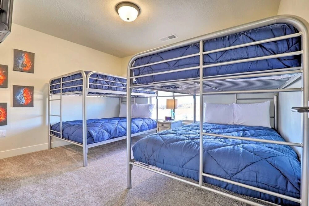 Luxurious End Unit W/ Pool, Hot Tub & Firepit 3 Bedroom Condo