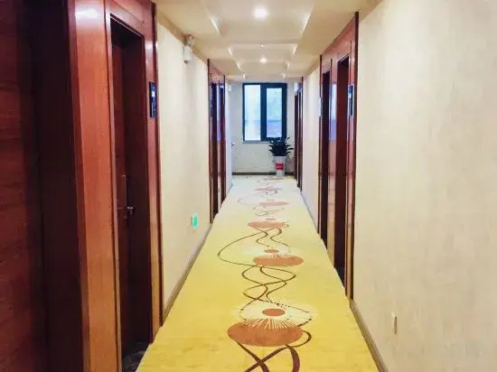 Yijia Hotel