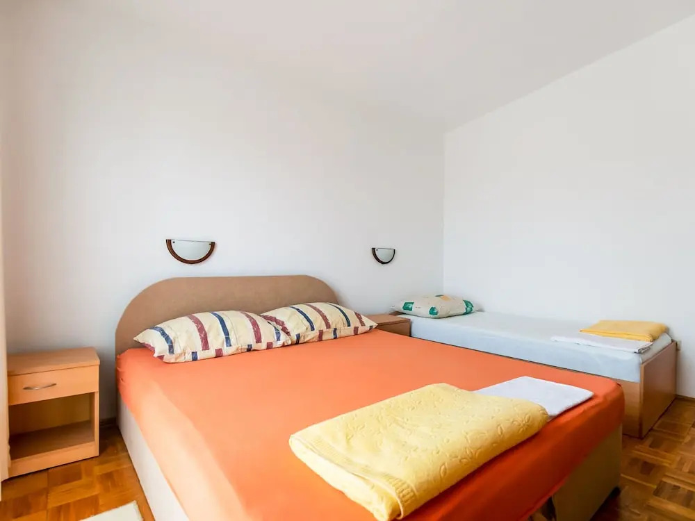 Lovely Apartment in Krneza Near Seabeach