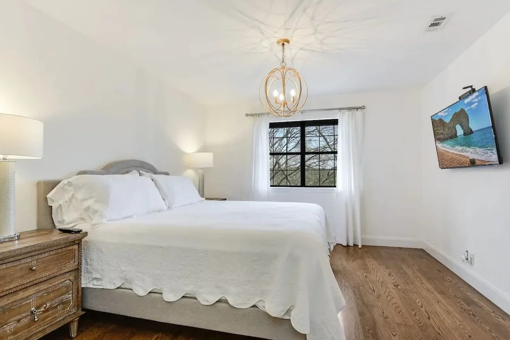 The Authentic Brickwood Retreat 4 Bedroom Home