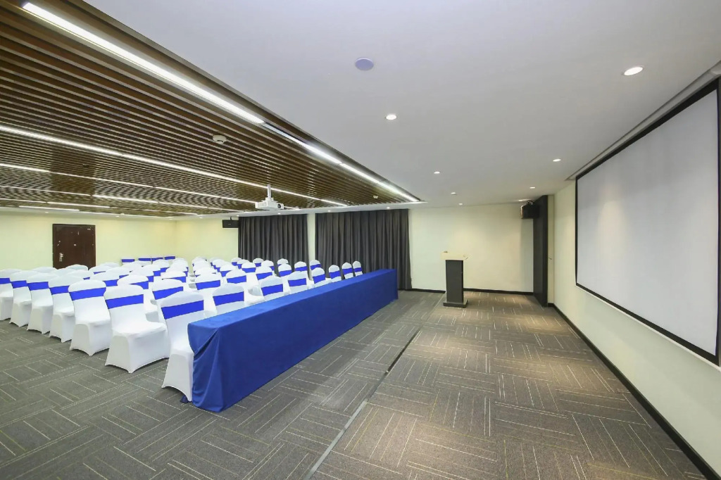Hejin m Hotel