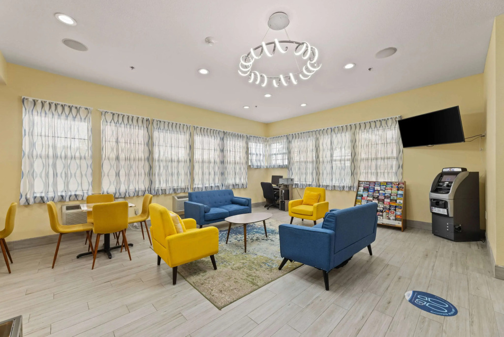 Days Inn & Suites by Wyndham DFW Airport South-Euless