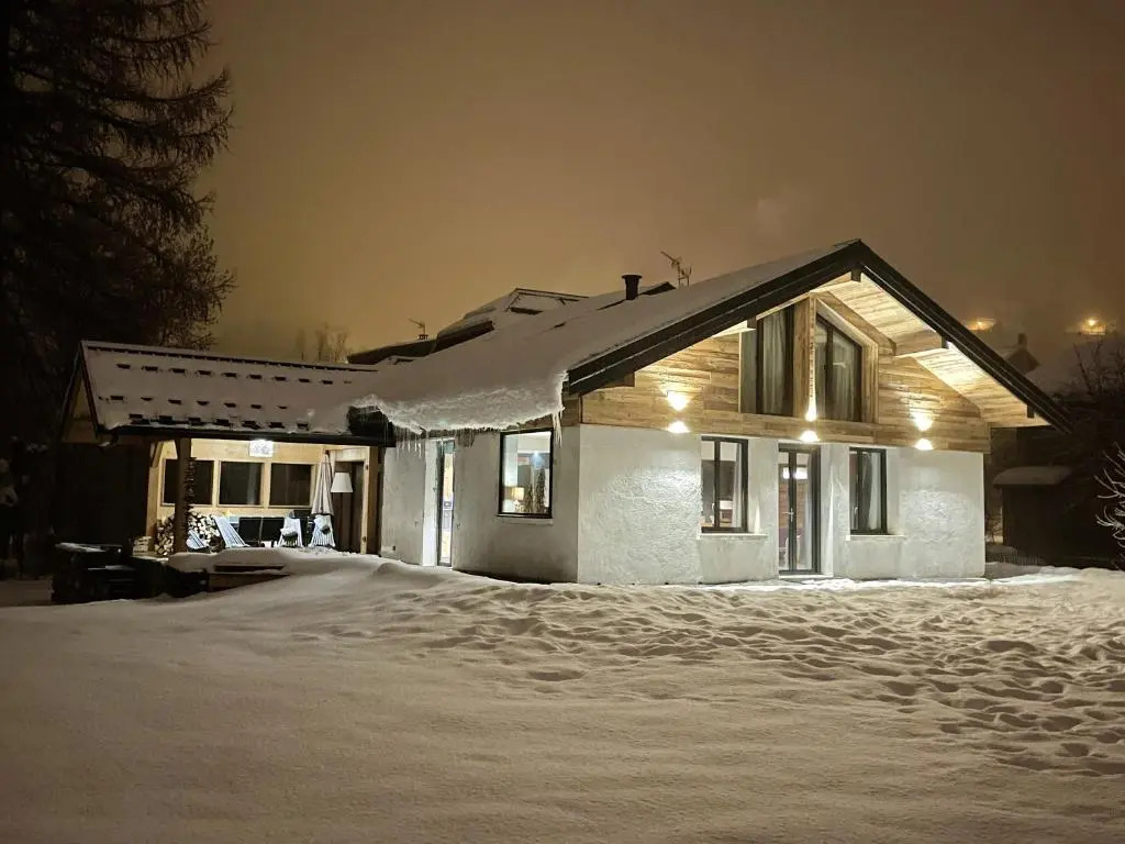 Chalet de 4 chambres avec sauna jardin amenage et wifi a Valloire