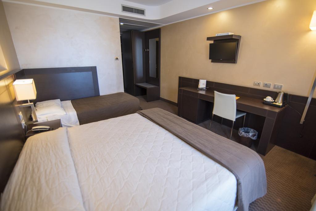 E Hotel