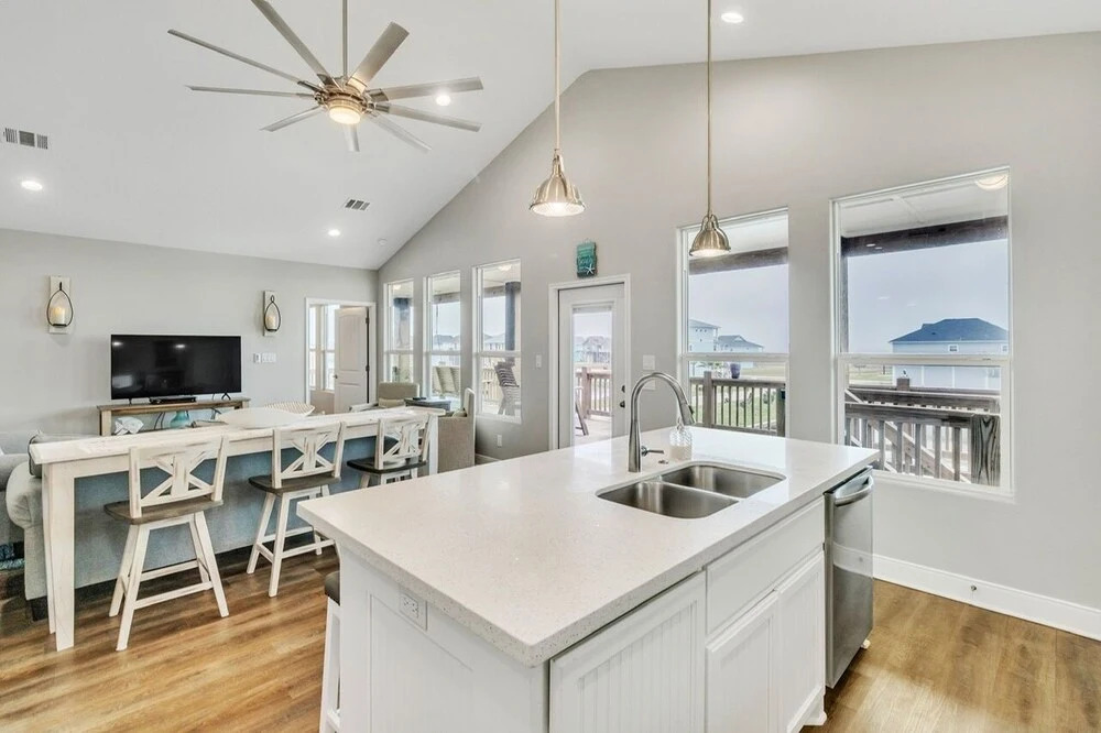 Born To Beach 4 Bedroom Home by RedAwning