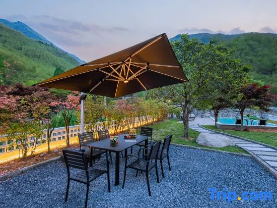 Facing the Mountain for Residence | Anji Zhuxi Mountain Wild Drift Dock Homestay