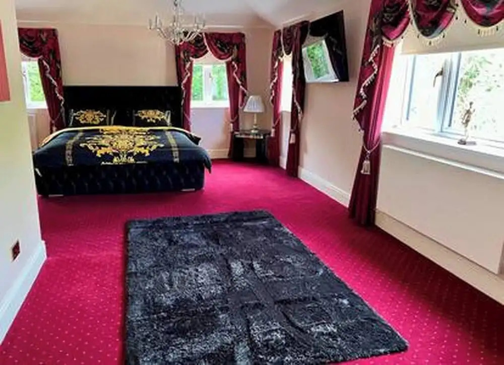 Stratford 4 BR Family Mansion With Pool, Gym & BBQ