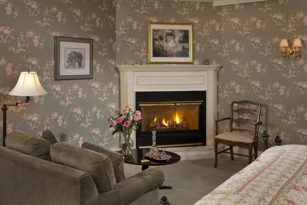 Applegate Inn