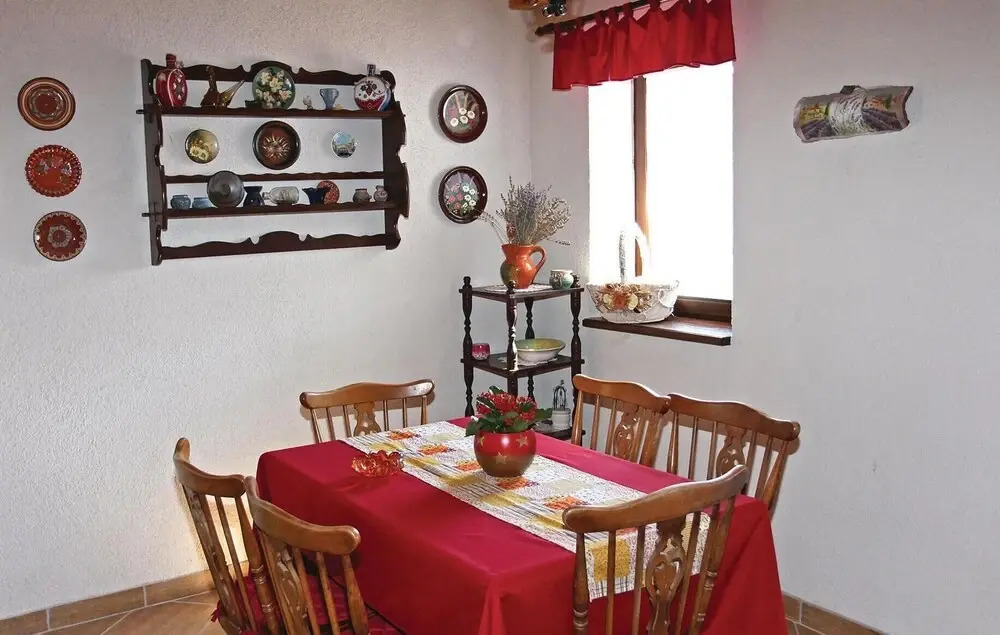 Awesome Home in Breze With Wifi, Outdoor Swimming Pool and 4 Bedrooms