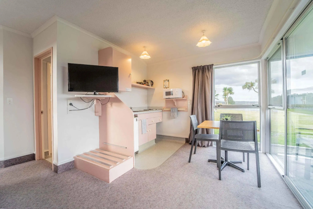 Fiordland National Park Lodge