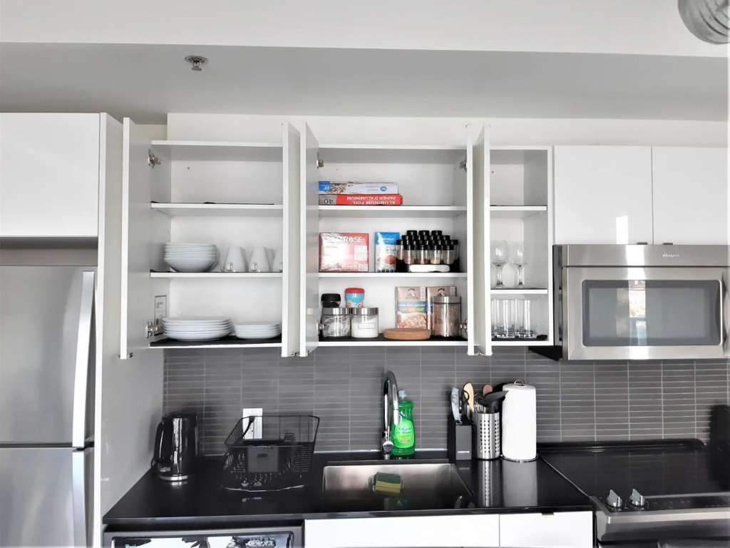 Luxury skyline condo in downtown FREE 24/7 parking