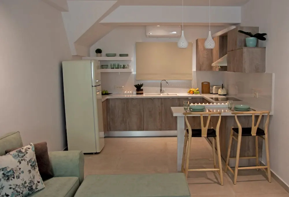 Pithos Apartments