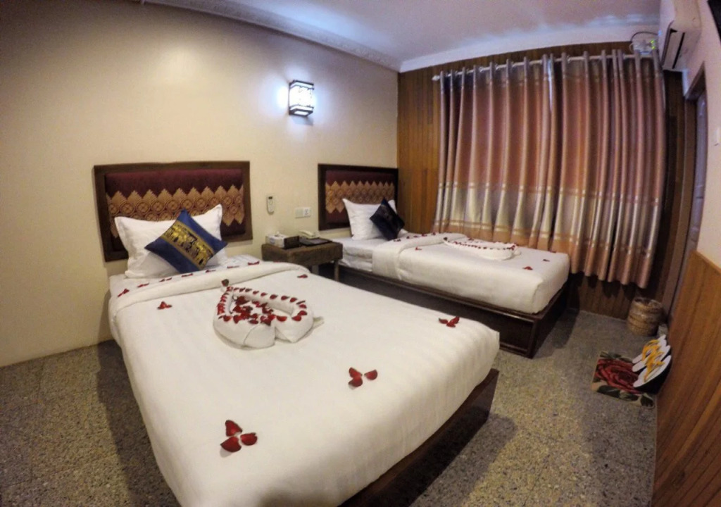 Hotel 82