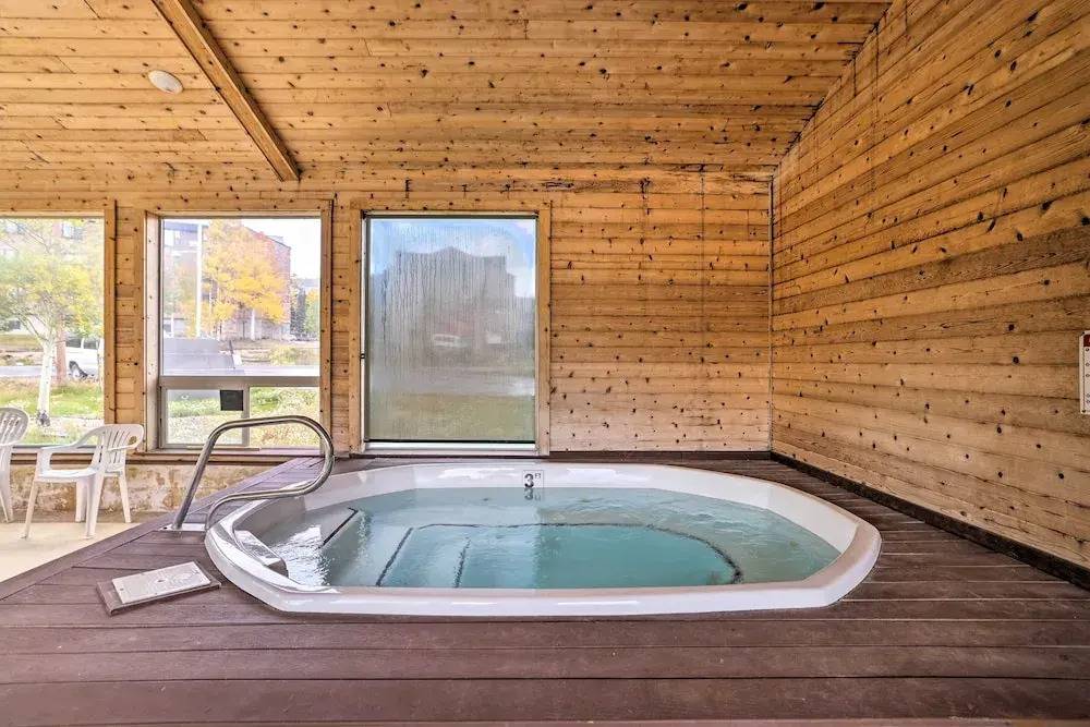 Cozy Studio w/ Balcony, Walk to Brian Head Resort!
