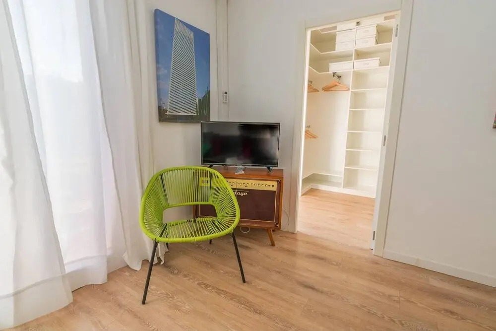 Fira POP 2 Modern Balcony by Myrentalhost