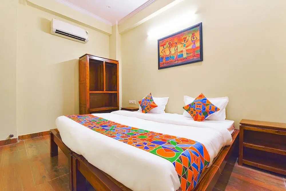 FabHotel Golden Manor Inn