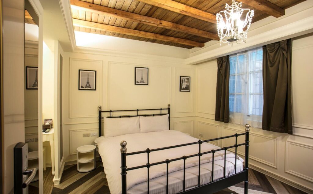 Tomer Hostel
