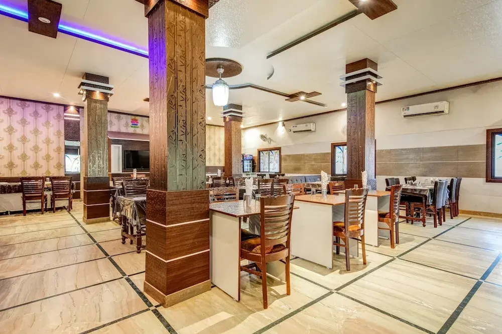 SPOT ON 61898 Hotel Riya Palace