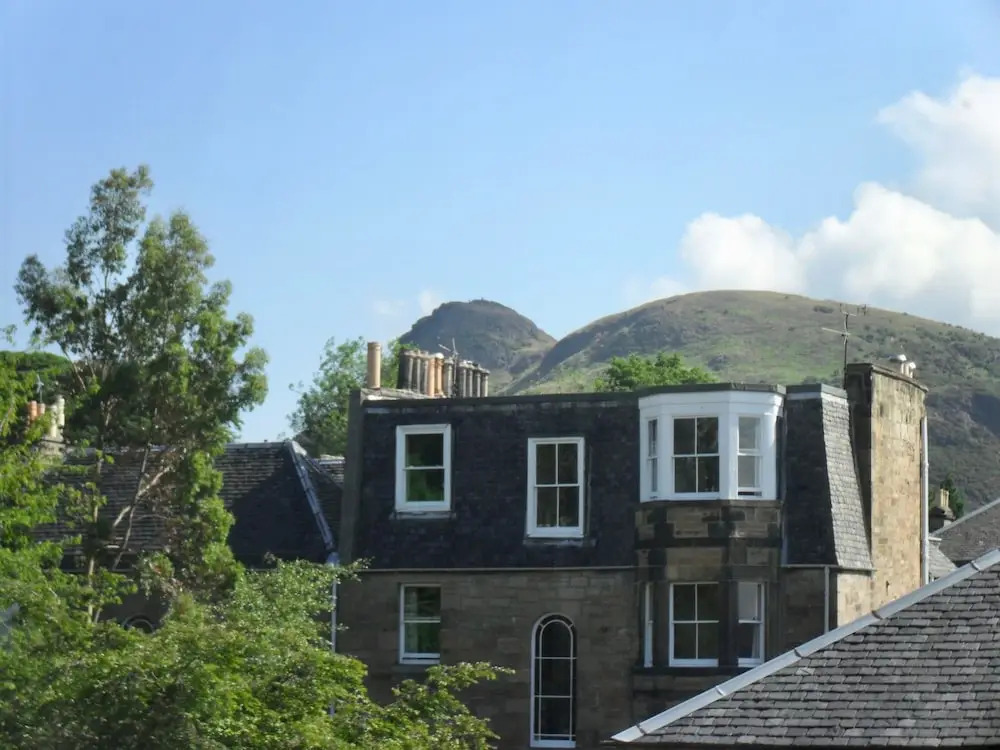 Period Flat With Parking & Arthurs Seat Views
