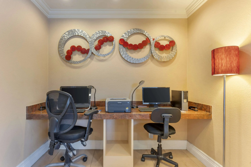 Best Western Plus Airport Plaza