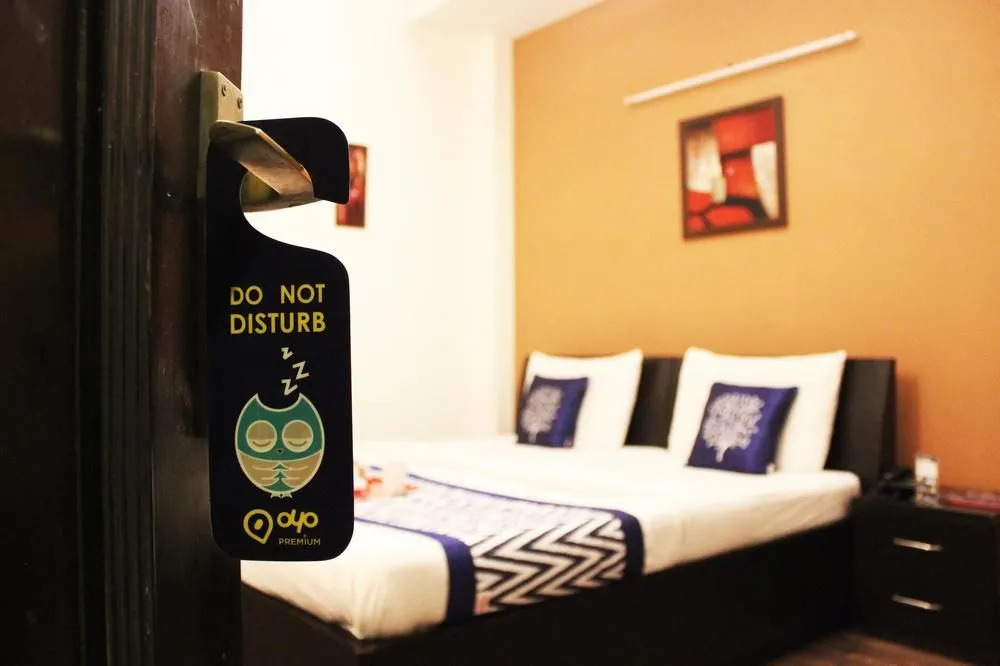 Oyo Premium Galleria Market Dlf 4