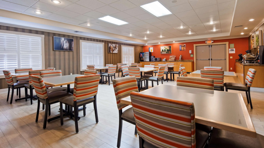 Best Western Plus Rama Inn & Suites