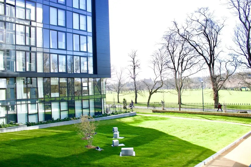 Modern And Bright Two Bedroom Flat On Quartermile