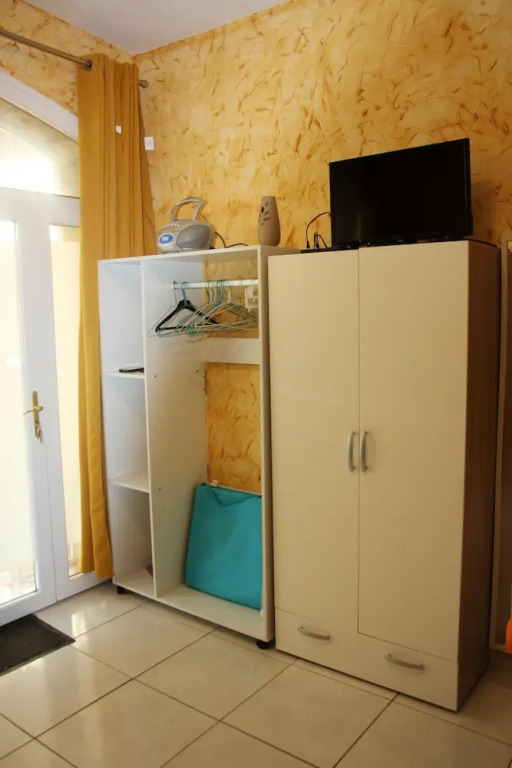 Studio in Saint-cyr-sur-mer, With Furnished Terrace - 200 m From the Beach