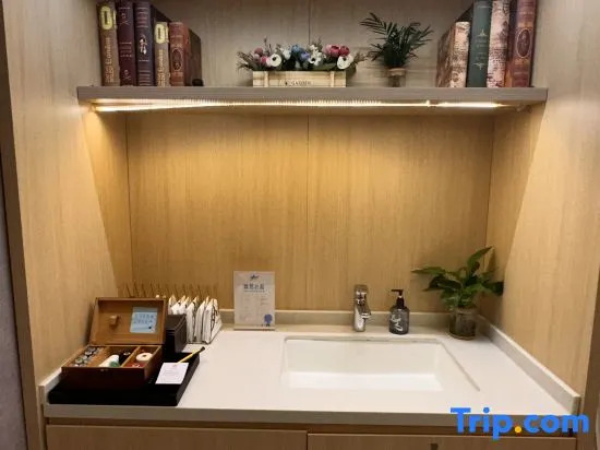 Homeinn · neo (Liuzhou Station Liunan Wanda Plaza)