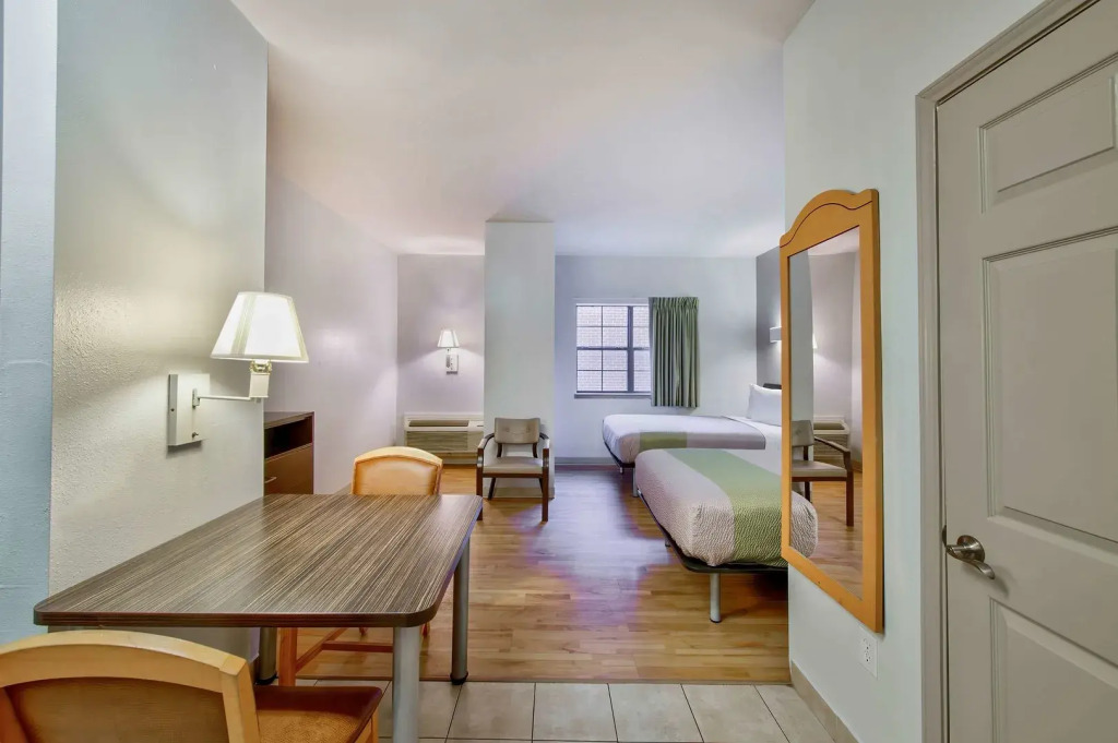 OYO Townhouse Beaumont Medical Center Area I-10