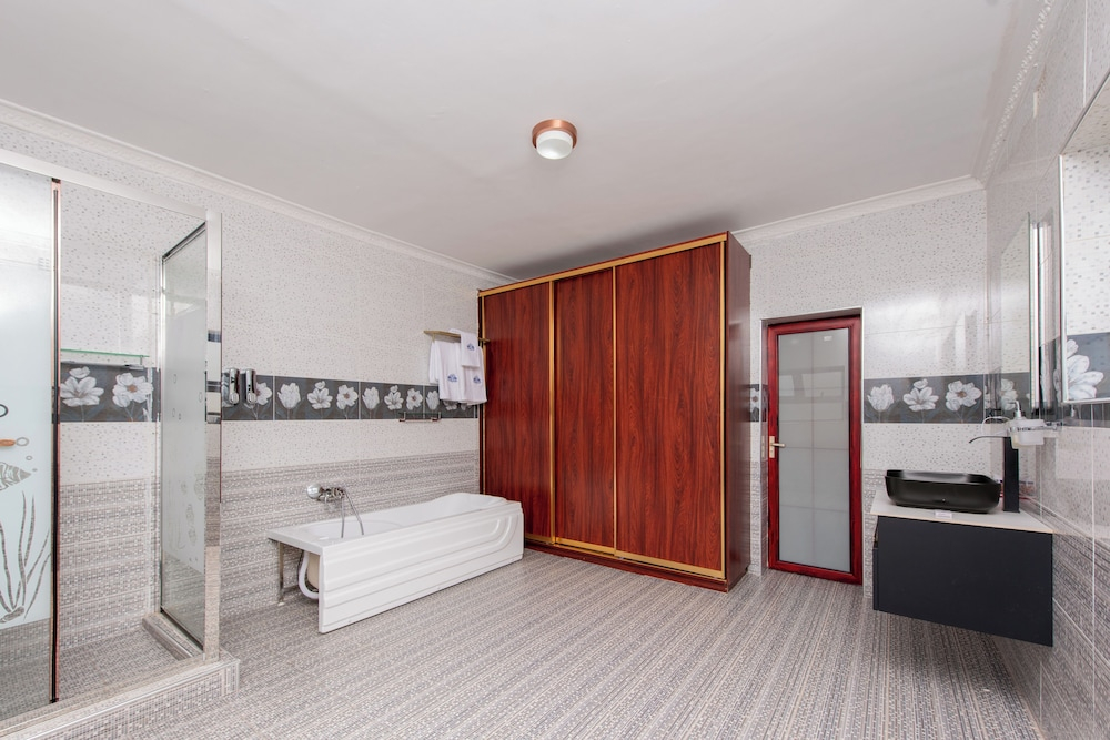 Lavish Suites