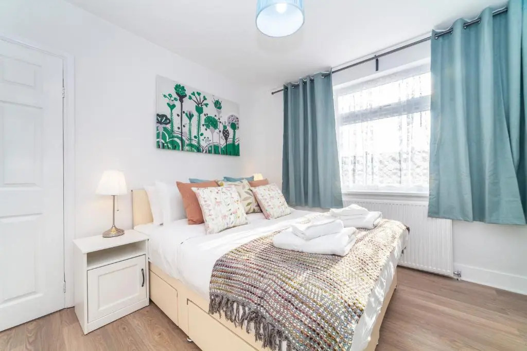 Autonomous 2 BDR apartment with Garden and Parking