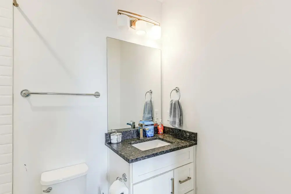 Bright Nashville Townhome ~ 5 Mi to Downtown!