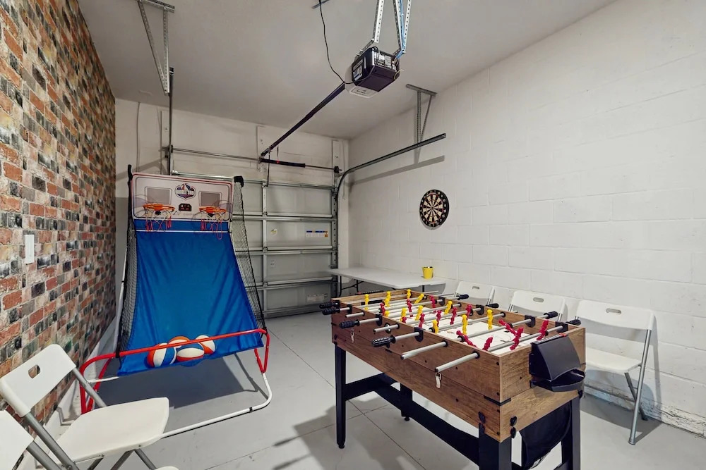 Beautiful Home With Private Pool and Space for the Whole Family
