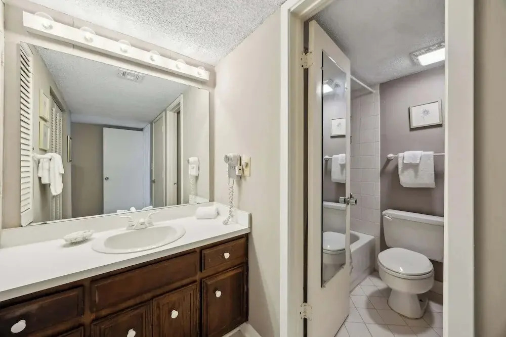 2070 Beachwood