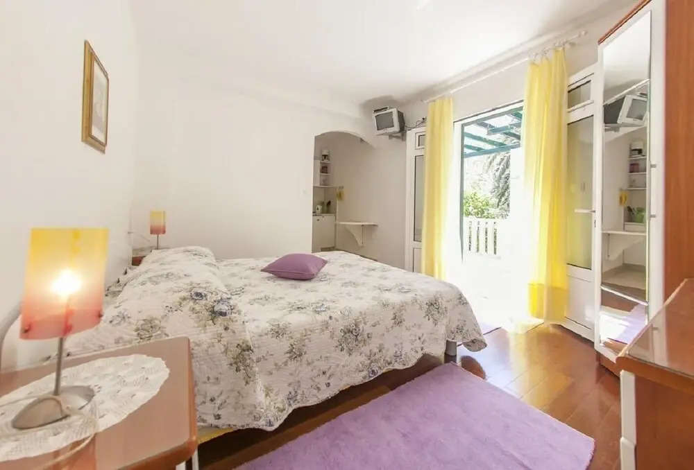 Cvita - 150 m From Pebble Beach - SA1