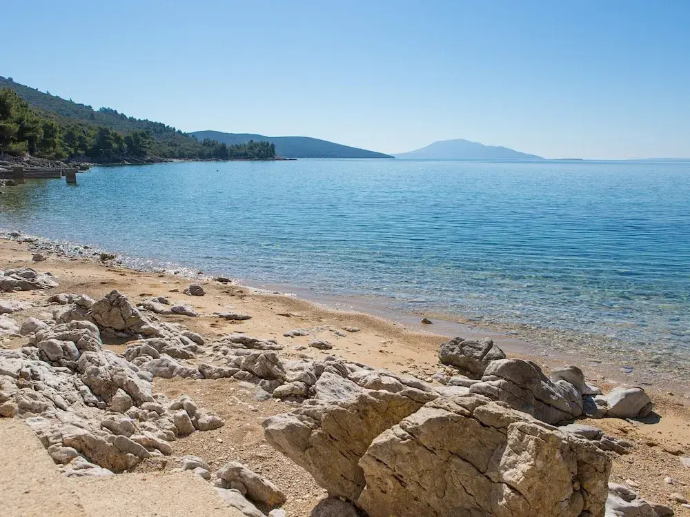 Villa in Cres With Sea Views & Pool