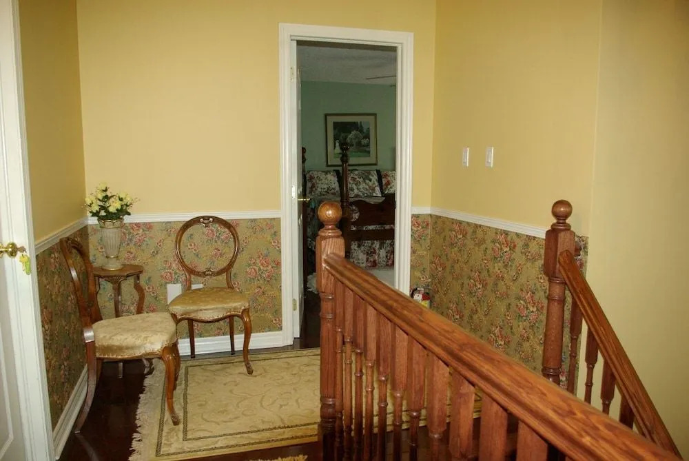 Abagale's Victorian Hot Tub and Suites